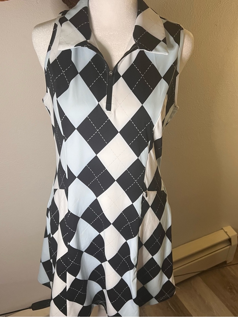 Viddia Women’s Golf Dress Sleeveless Zip Collar Size Medium